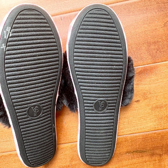 Victoria's Secret Closed-Toe Faux Fur Striped Slippers M - Picture 5 of 6